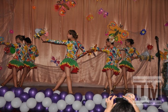 У Мукачеві відбулася святкова шоу-програма "Дитинство в сонячних долонях" (ФОТОРЕПОРТАЖ) – 12