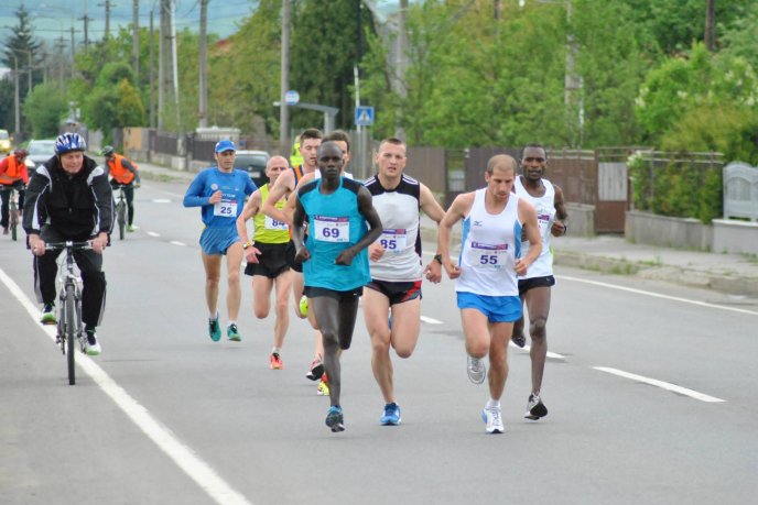 Закарпатські бігуни здобули найвищі нагороди турніру "Стропковська двадцятка" (ФОТО) – 03