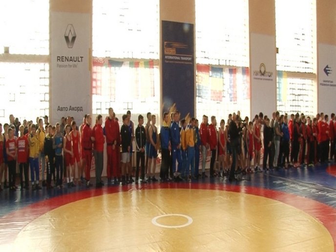 У Мукачеві стартував турнір з греко-римської боротьби  – 03