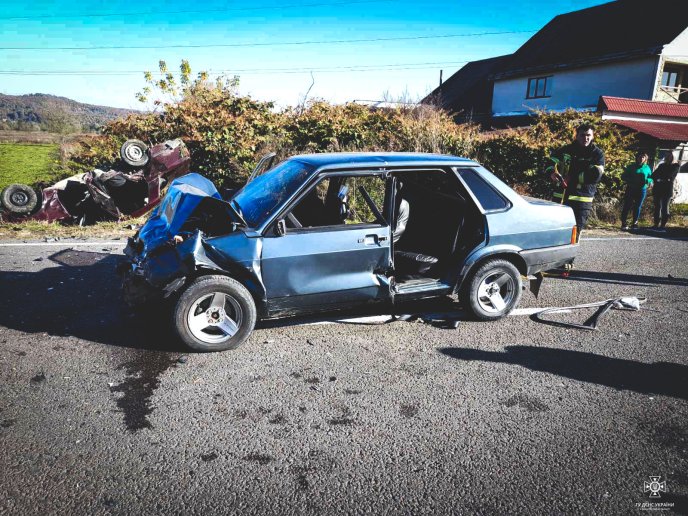 Жахлива автотроща на Закарпатті: є загиблий та багато травмованих – 03