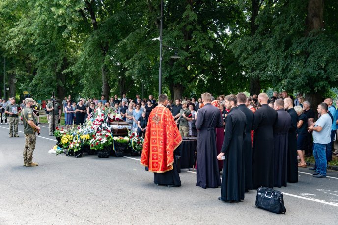 Закарпаття попрощалось з Героєм, який кілька днів тому загинув на війні – 07