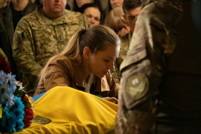 Загинув на полі бою: Закарпаття попрощалось із полеглим Героєм – 04