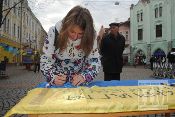 Вулицями Мукачева пройшла "Велика українська хода" (ФОТОРЕПОРТАЖ) – 06