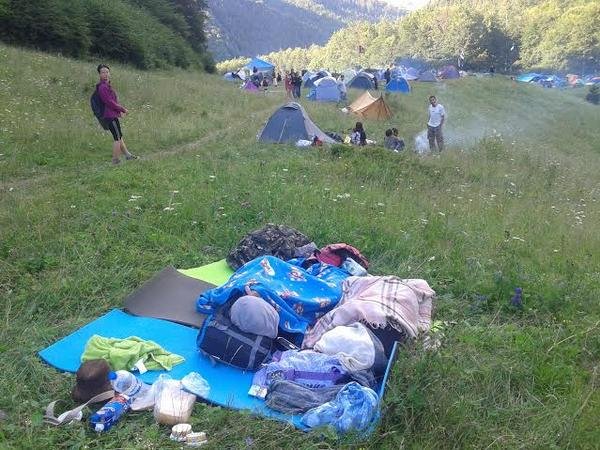 Без сцен та реклами: біля водоспаду Шипіт проходить рекордний з’їзд неформалів – 09