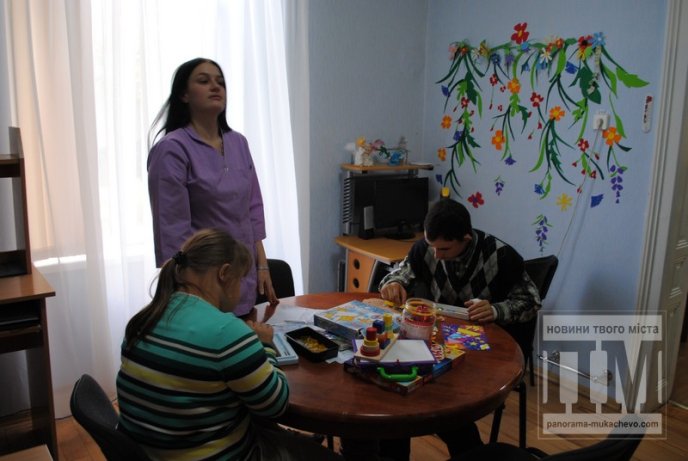 Олександр Ледида відвідав у Мукачеві Обласний центр соціально-психологічної реабілітації дітей та молоді з функціональними обмеженнями (ФОТО) – 05