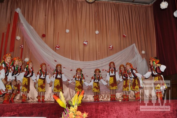 У міському Будинку школярів вітали ветеранів педагогічної ниви (ФОТО) – 26