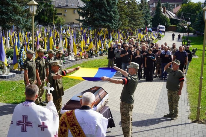 Воїну було лише 22 роки: в Ужгороді поховали мужнього захисника – 05 Воїну було лише 22 роки: в Ужгороді поховали мужнього захисника – 05