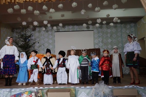 У Нижній Апші діти співали колядки румунською мовою – 07