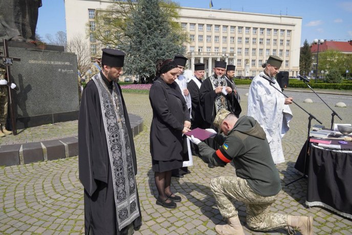 Отримав травми у боях на Торецькому напрямку: Закарпаття попрощалося з Героєм – 04 Отримав травми у боях на Торецькому напрямку: Закарпаття попрощалося з Героєм – 04