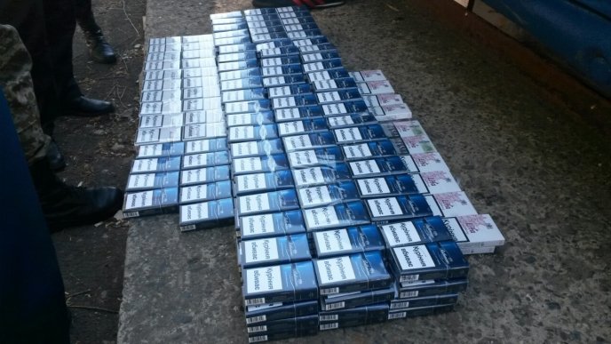 На Закарпатті угорець позбувся свого автомобіля через перевезені контрабандні цигарки – 01