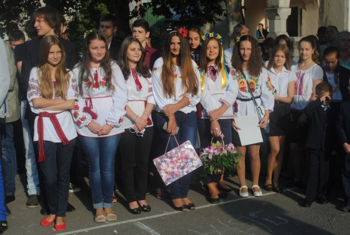 Шкільний фотоальбом: як учні Мукачева 1 Вересня відзначали (ФОТОРЕПОРТАЖ) – 22