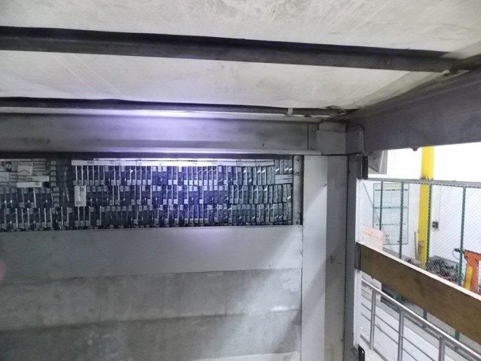 Прикордонники затримали вантажівку, тайник якої був забитий контрабандними сигаретами – 02