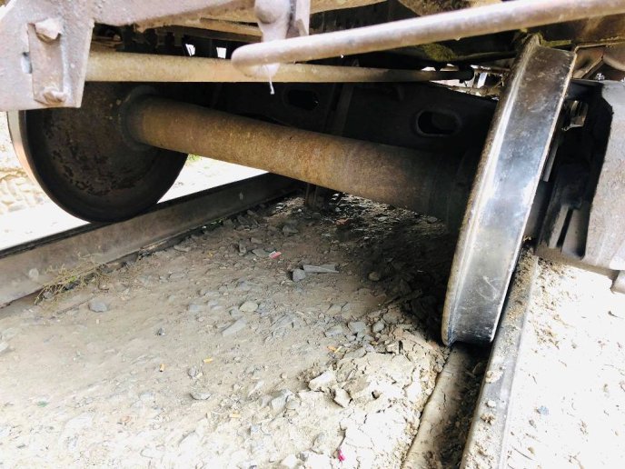 В Ужгороді з рейок зійшов вантажний потяг: перші подробиці – 06