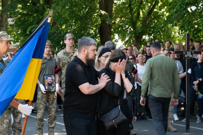 В Ужгороді сьогодні поховали двох молодих Героїв – 11