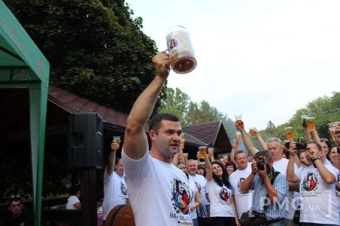 У Мукачеві фестиваль "Варишське пиво" відкрили флешмобом – 06