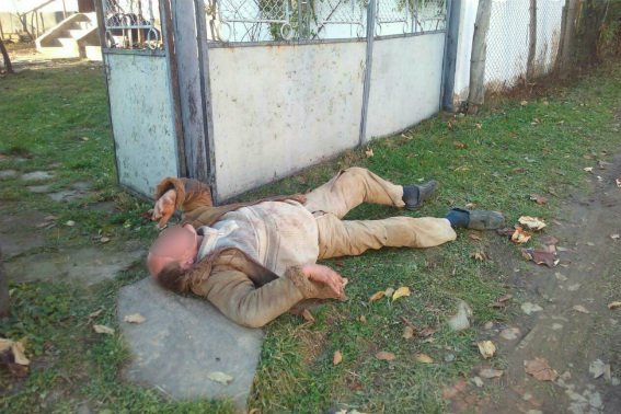Чоловік обікрав односельчанку, але через стан алкогольного сп’яніння далеко не втік – 01