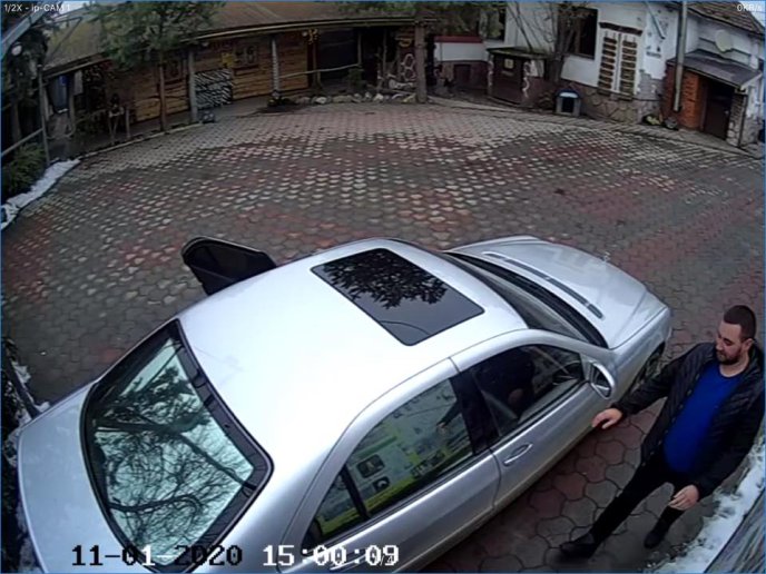 В Ужгороді з парковки викрали авто, —  соцмережі – 02