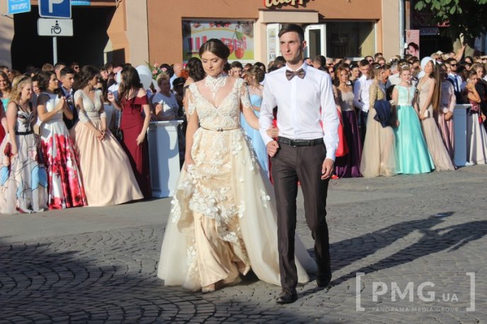 У Мукачеві нагородили випускників-медалістів – 53