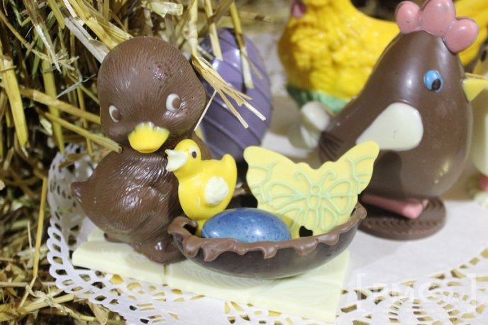 У Мукачеві відкрили виставку велетенських шоколадних писанок – 07