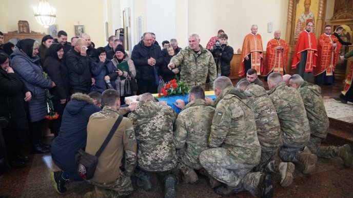 Мукачево навколішках проводжало в останню путь полеглого Героя – 03