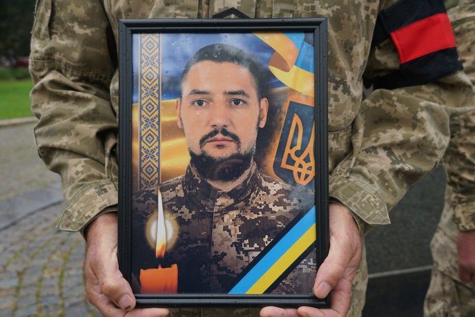 Ужгород попрощався із двома захисниками, які загинули в один день – 03