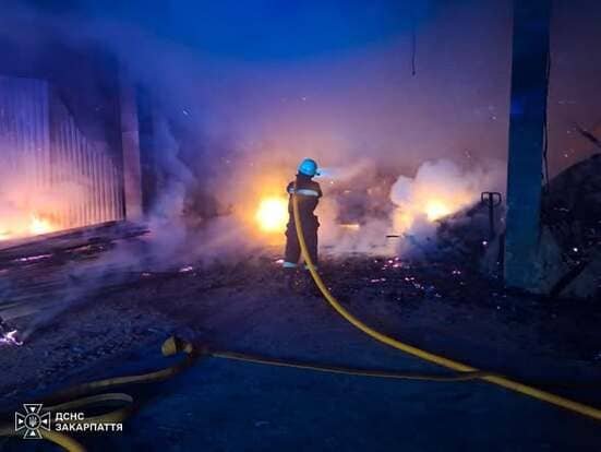 У Рахові горіло на пилорамі – 01