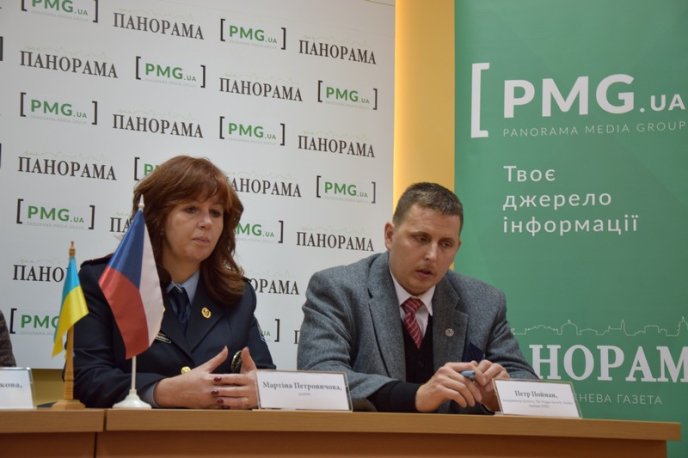 Обмін досвідом: чеські поліцейські розповіли, як працювати з дітьми, які стали жертвами насилля – 01