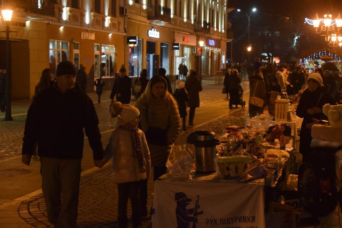 В Ужгороді стартував новорічно-різдвяний ярмарок – 36 В Ужгороді стартував новорічно-різдвяний ярмарок – 36