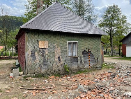 У селі Кваси школярі навчаються в шокуючих умовах – 01