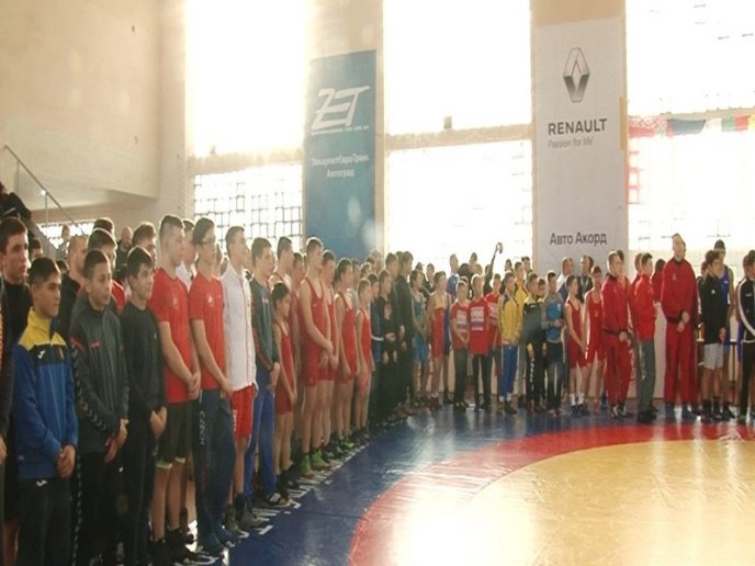 У Мукачеві стартував турнір з греко-римської боротьби  – 02