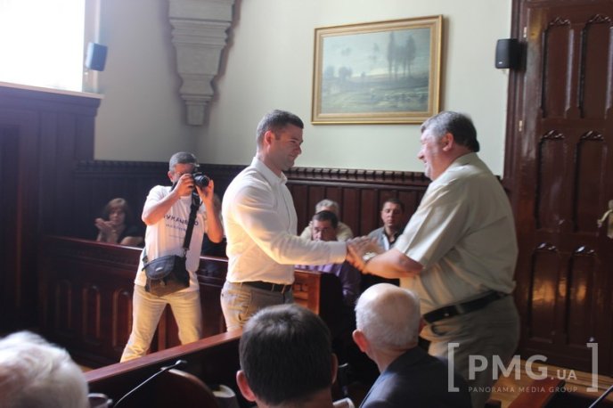 Почесним городянам вручили перші картки мукачівця   – 10 Почесним городянам вручили перші картки мукачівця   – 10