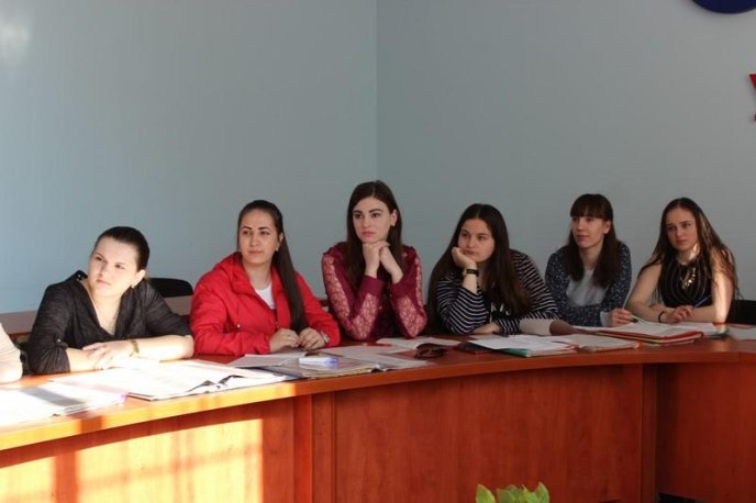 Десант з УжНУ "висадився" у Мукачівському кооперативному коледжі – 07