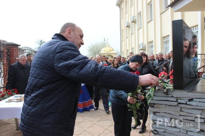 У Мукачеві відкрили меморіальну дошку бійцю АТО Руслану Ігнатишину – 23