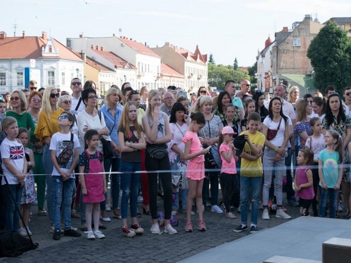 Як у центрі Ужгорода сьогодні танцювали – 06 Як у центрі Ужгорода сьогодні танцювали – 06