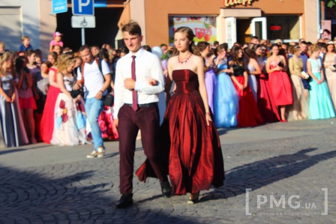 У Мукачеві нагородили випускників-медалістів – 35