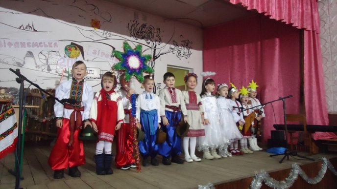 У селищі Ясіня співали старовинні та сучасні колядки. Глядачі у захваті – 02
