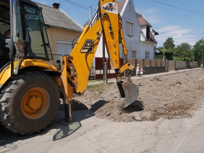 На трьох вулицях Ужгорода проводиться капремонт дорожнього покриття – 01