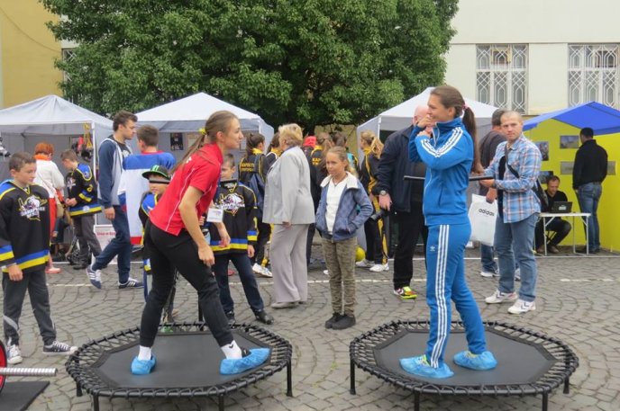 День фізичної культури та спорту відзначили в Ужгороді спортивним парадом – 02