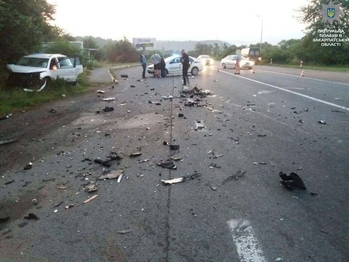 У Чинадієві зіткнулись "Alfa Romeo" та "Volkswagen": один із водіїв був п’яний – 05