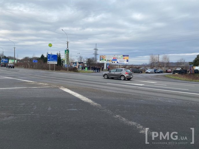 Купа поліції і спецпризначенці: що коїться на в’їзді в Мукачево – 04 Купа поліції і спецпризначенці: що коїться на в’їзді в Мукачево – 04