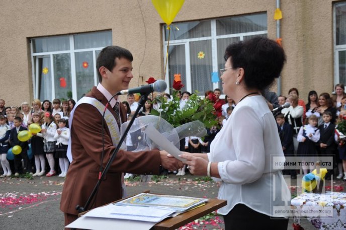 Свято "Останнього дзвоника" зібрало у Мукачівській ЗОШ №7 багато гостей (ФОТОРЕПОРТАЖ) – 24