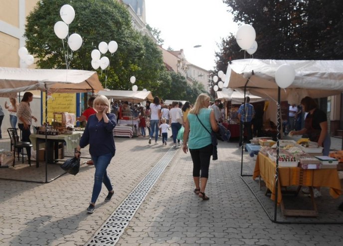 Для любителів ласощів в Ужгороді з’явилася «Солодка вулиця» – 07