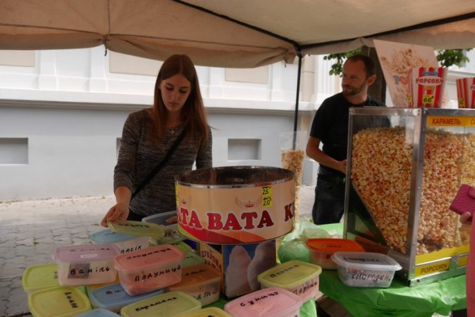 Для любителів ласощів в Ужгороді з’явилася «Солодка вулиця» – 20