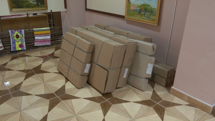 Сім’я з Тячева, в якої народилась трійня, отримала приємні подарунки – 04 Сім’я з Тячева, в якої народилась трійня, отримала приємні подарунки – 04