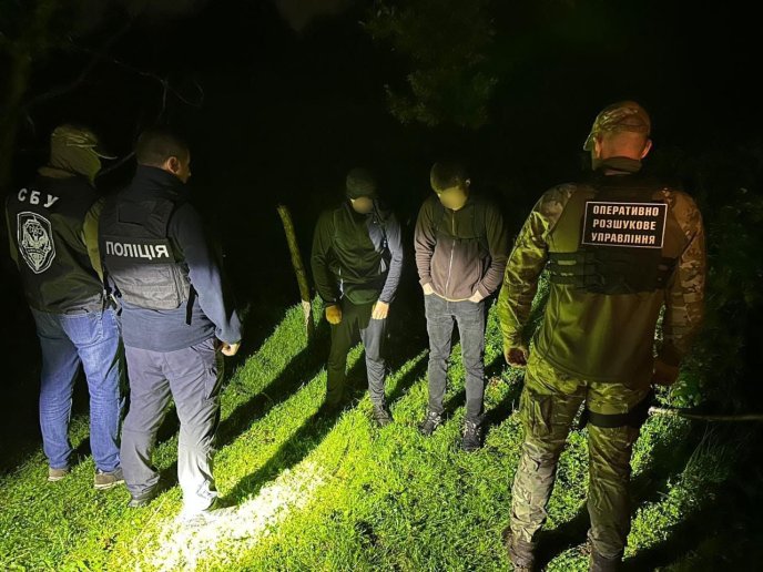 На Закарпатті ліквідували канал переправлення військовозобов’язаних чоловіків через кордон – 04