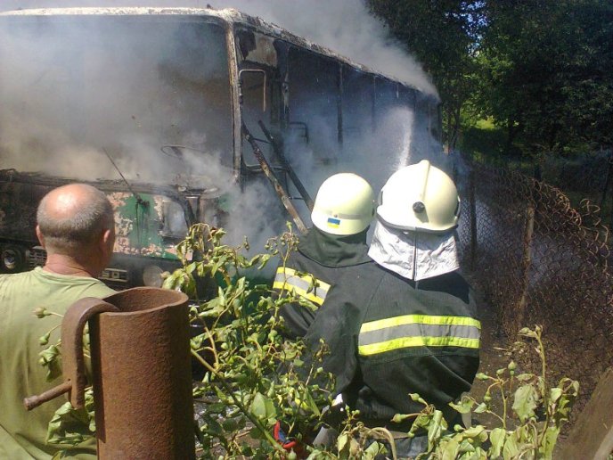 Надзвичайна подія у Великоберезнянському районі: згорів пасажирський автобус – 02
