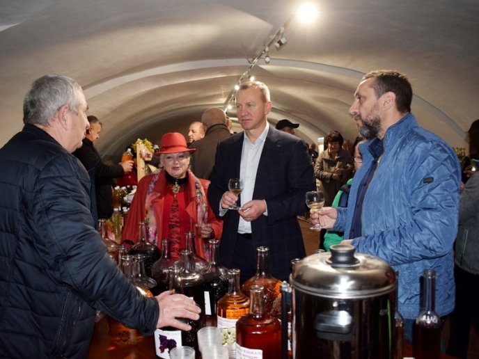 В Ужгороді триває фестиваль молодого вина “Закарпатське Божоле” – 40