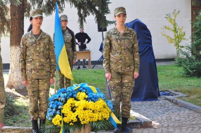 В Ужгороді відкрили пам’ятний знак борцям за свободу і незалежність України – 04