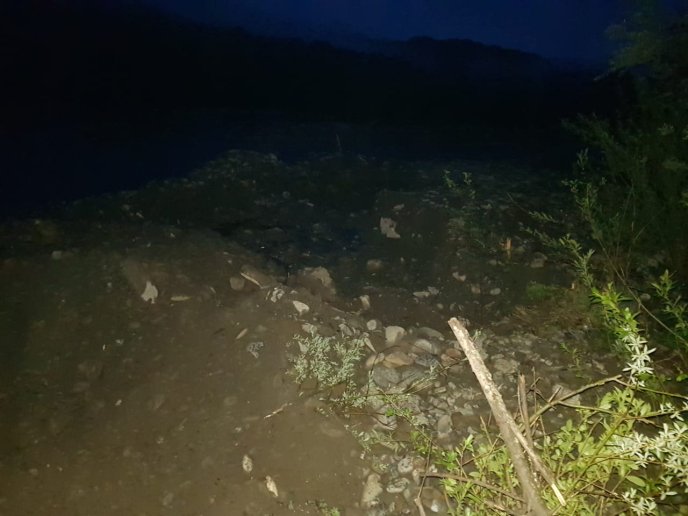 Вночі неподалік кордону незаконно видобували піщано-гравійну суміш – 01