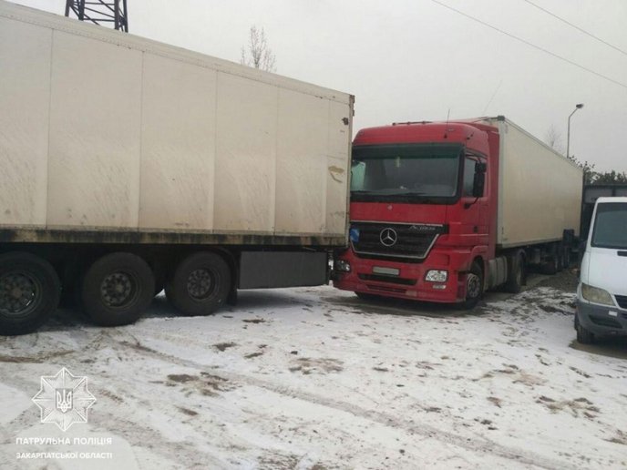 За півдня в Ужгороді і Мукачеві зафіксували 14 аварій – 12